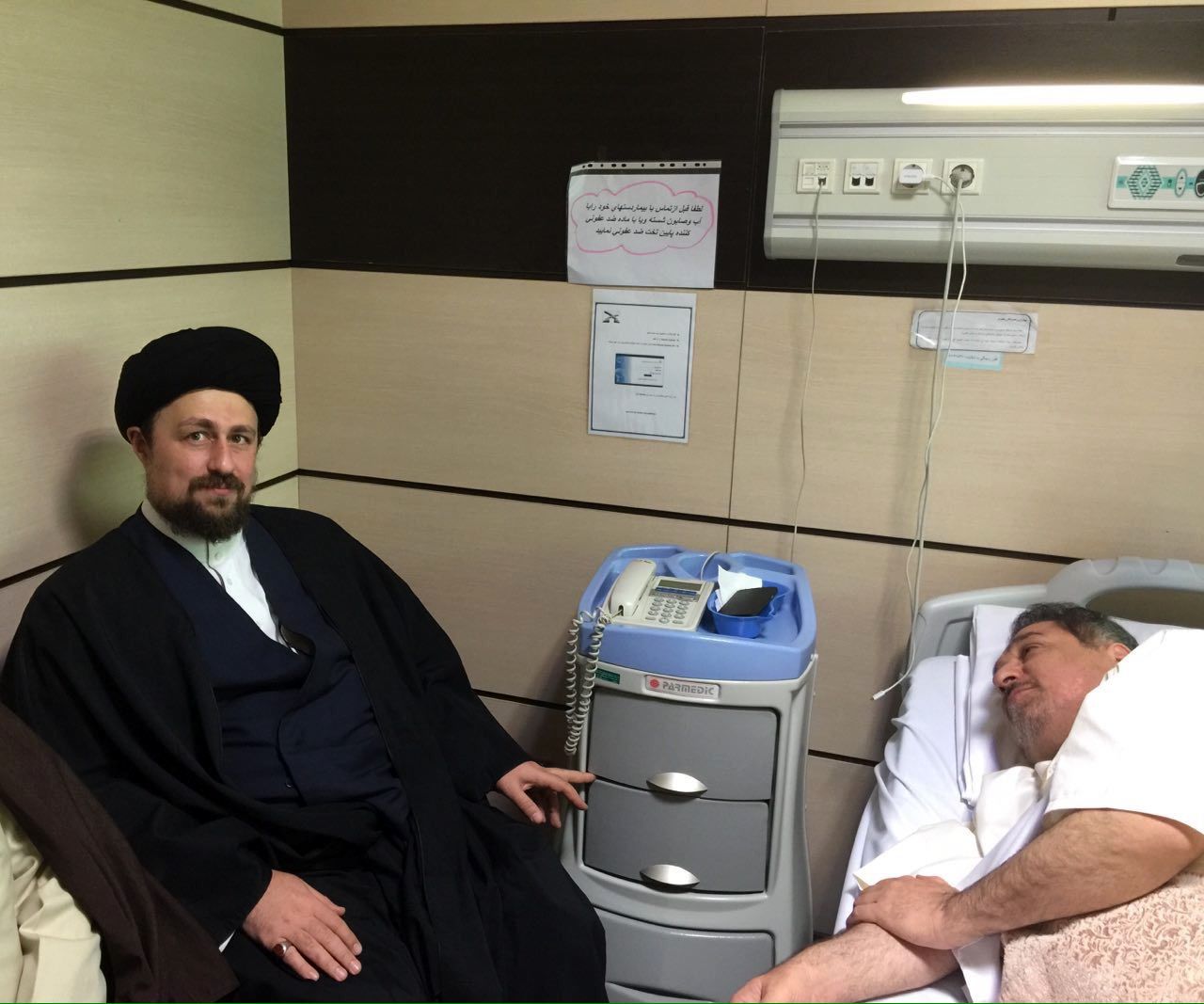 حجت&zwnj;الاسلام سید حسن خمینی از تابش عیادت کرد