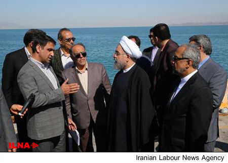 بازدید دکتر روحانی از یک مرکز پرورش و تکثیر ماهی در قشم