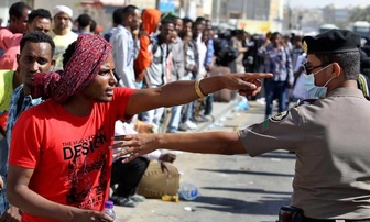 محکومیت 50 کارگر به شلاق و حبس در عربستان