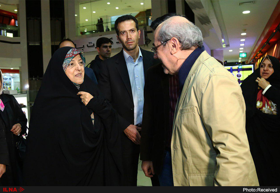 محمدجواد ظریف به تماشای «مارموز» نشست