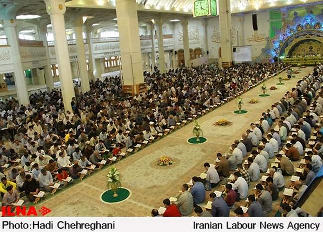 جزء خوانی قرآن کریم با حضورمردم قم در حرم حضرت فاطمه معصومه(س)