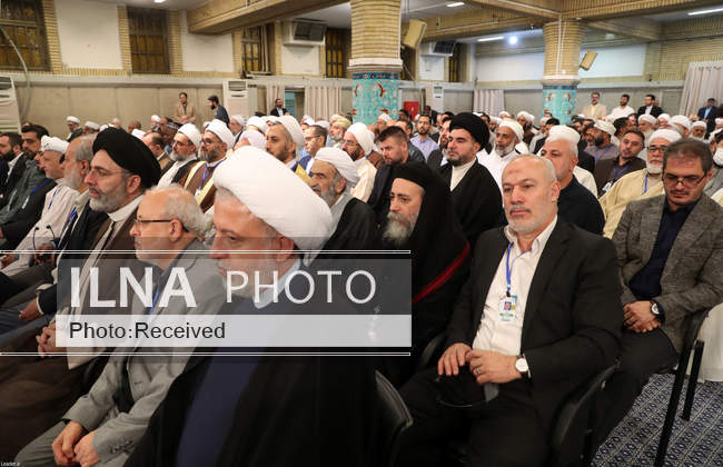 دیدار جمعی از مردم، مسئولان و مهمانان کنفرانس وحدت اسلامی با مقام مع