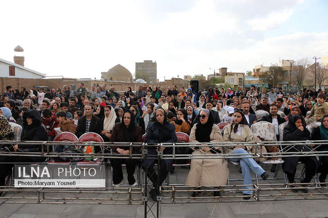 گردشگران نوروزی در مقبره الشعرا تبریز