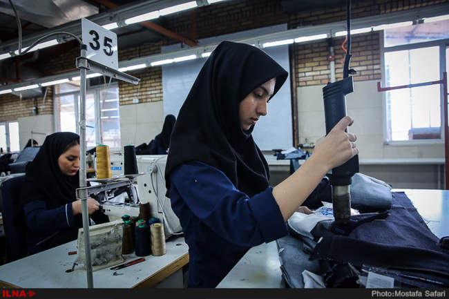 بازدید معاون توسعه اشتغال وزیر کار از کارخانه روناک جین