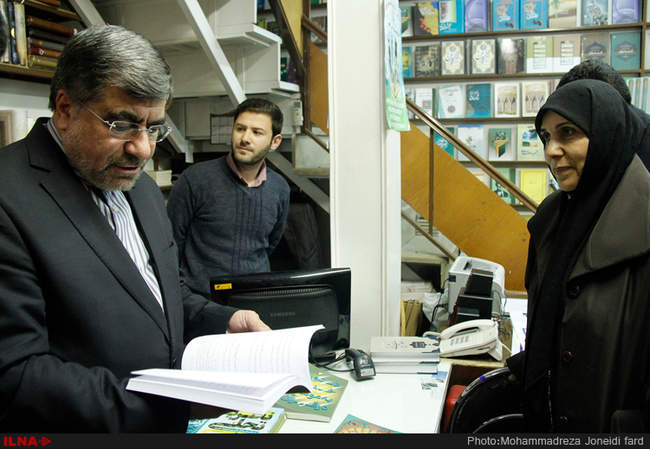 کتاب‌گردی وزیر فرهنگ و ارشاد اسلامی 