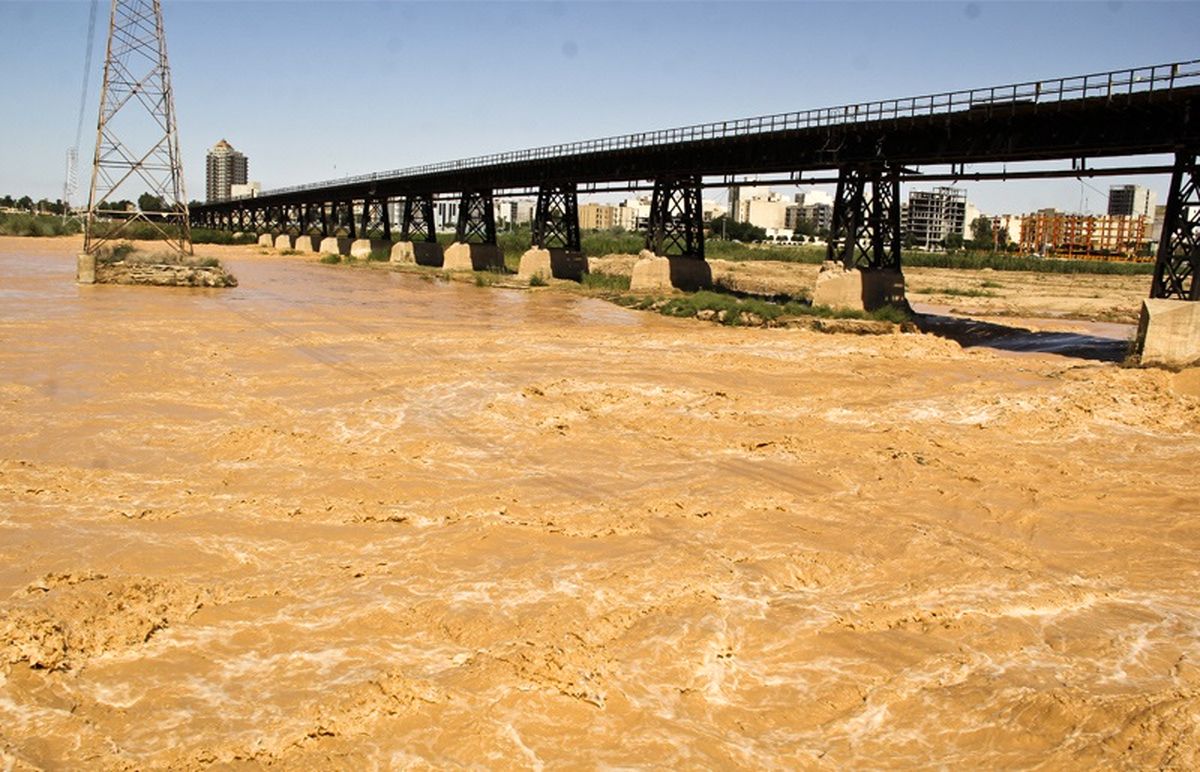 خوزستان همچنان مشکل تامین آب شرب دارد / کیفیت پایین آب به دلیل محدودیت تصفیه خانه و گل‌ولای کارون