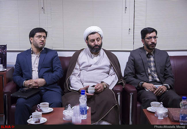 بازدید اعضای شورای شهر قم از نمایشگاه لوازم التحریر 