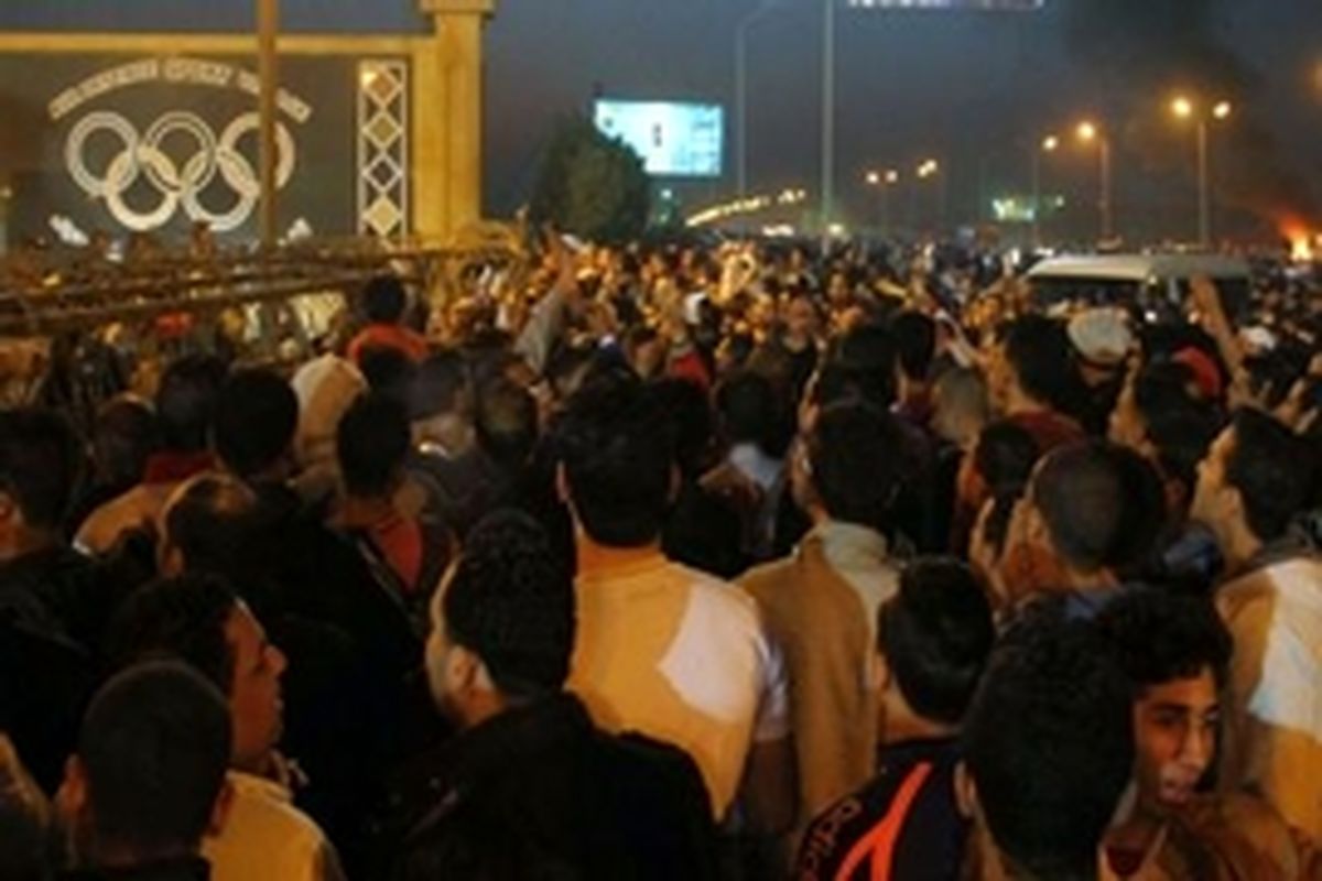 در درگیری میان پلیس و هواداران یک تیم فوتبال در قاهره ۲۲ نفر کشته شدند