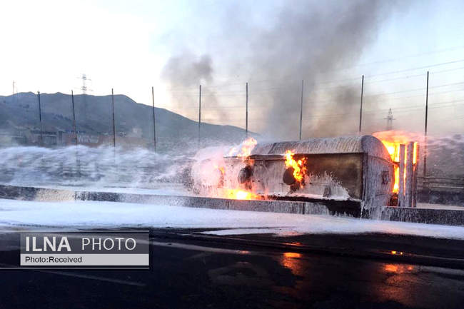 واژگونی و حریق تانکر حمل سوخت در جاده دماوند 