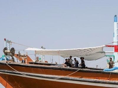 فعالیت کشتی‌های فانوس ماهیان در آب‌های دریای عمان با ورود دادگستری کل استان بوشهر از‌ سرگرفته شد
