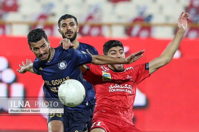 دیدار تیمهای فوتبال پرسپولیس تهران و گل گهر سیرجان