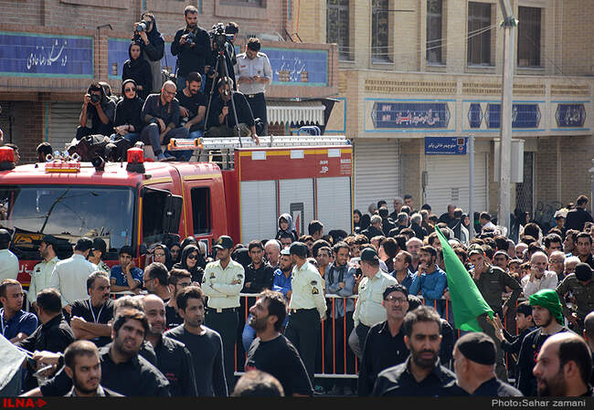 عزاداری ظهر عاشورا در بازار بزرگ تهران /2