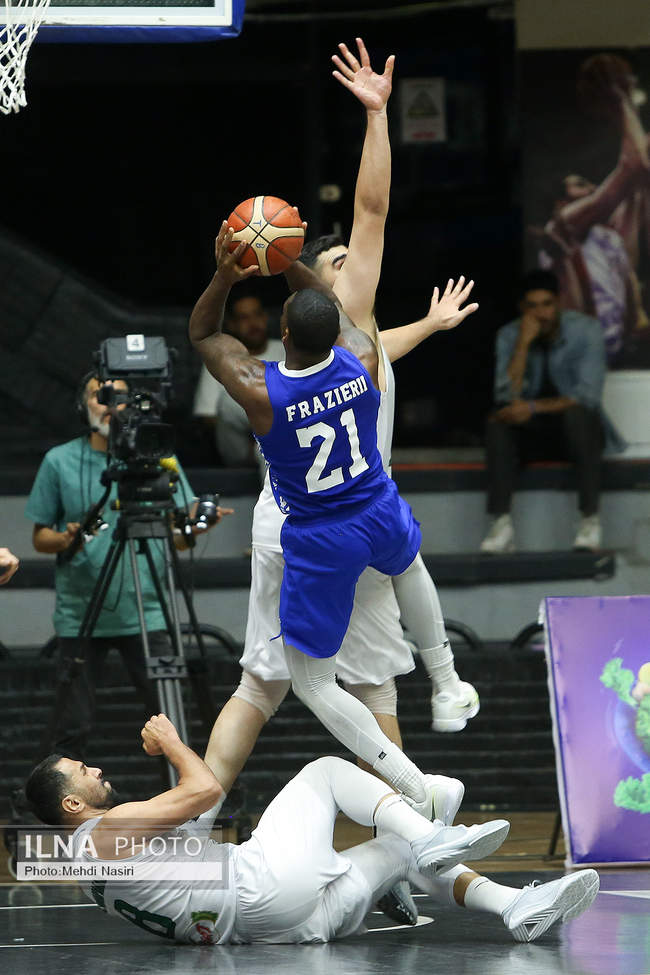 دیدار تیم های بسکتبال طبیعت اسلامشهر و پالایش نفت آبادان