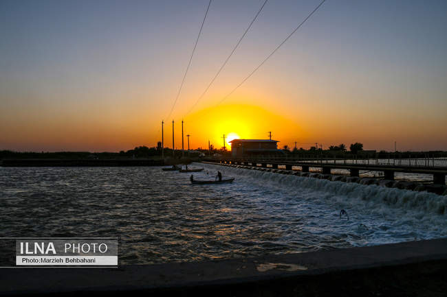 *سایهی غروب در قلب آبادان؛ روایت تصویری از زندگی، نگاه و نفسهای آخ