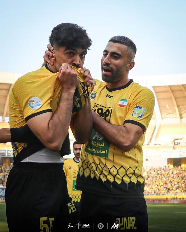 گزارش تصویری: برد بزرگ سپاهان مقابل پرسپولیس 10 نفره