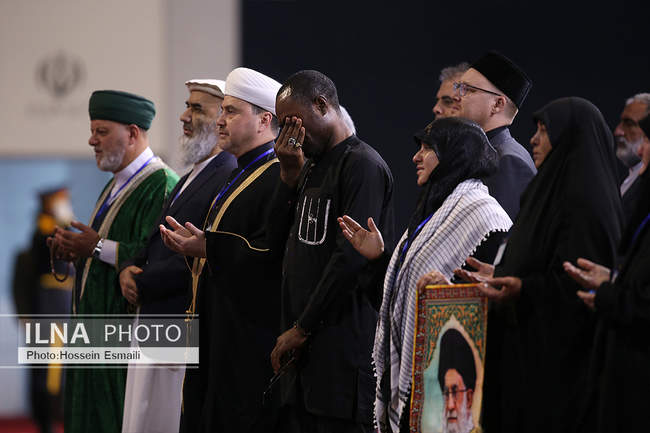 ادای احترام سران قوا و مسئولان نظام به پیکر آقای شهید ایران