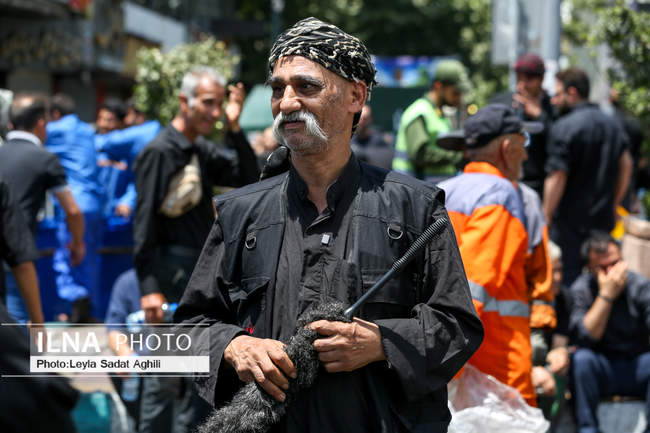 مراسم خیمه‌سوزان ظهر عاشورا در چهارراه گلوبندک تهران/1