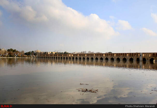جاری شدن آب در رودخانه زاینده رود اصفهان