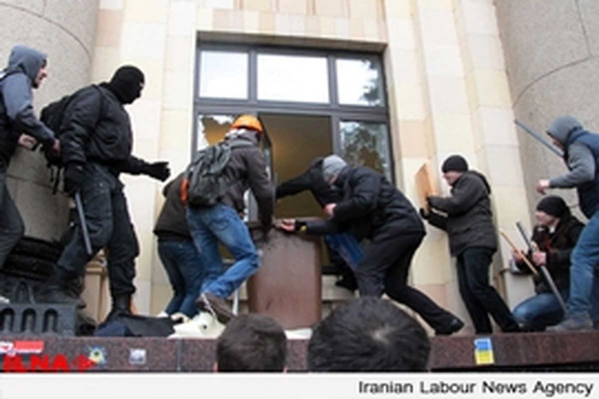 ملی‌گرایان اوکراینی با پلیس درگیر شدند