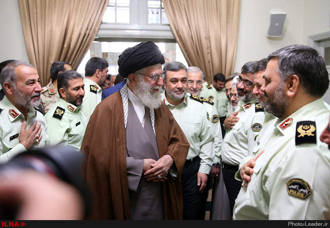 دیدار فرماندهان نیروی انتظامی با رهبرانقلاب اسلامی