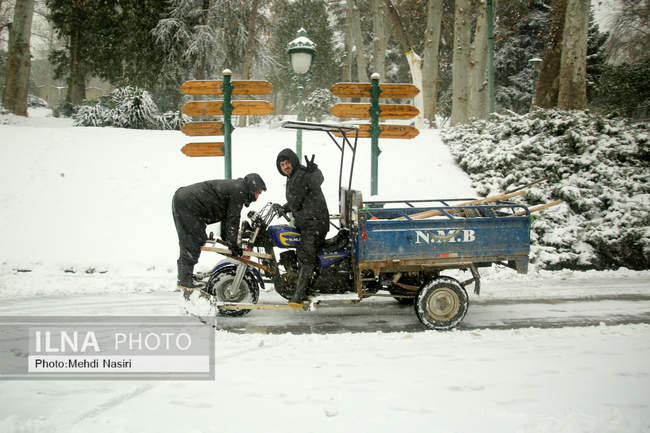 مجموعه فرهنگی-تاریخی نیاوران در یک روز برفی