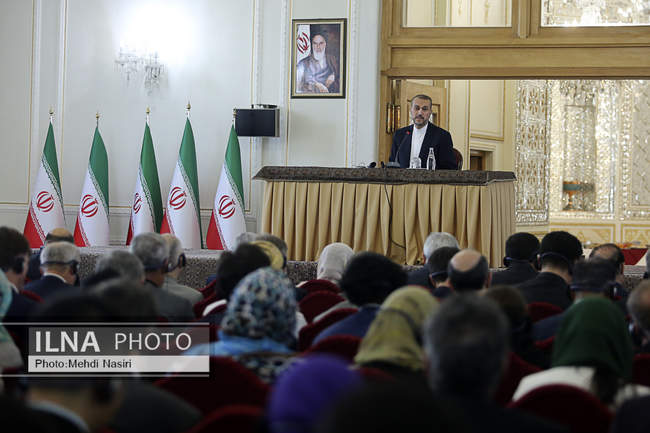 نشست وزیر امور خارجه با سفرا و روسای نمایندگی های خارجی مقیم تهران