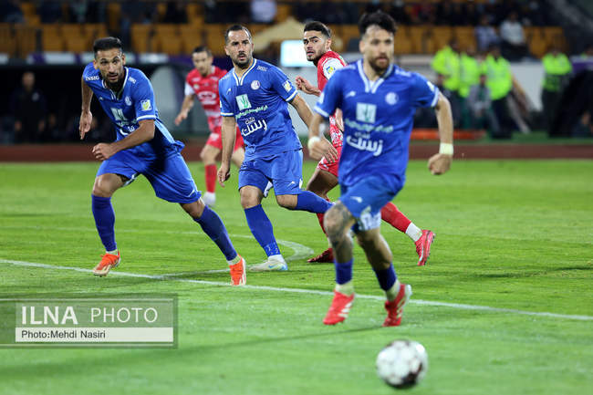 دیدار تیمهای فوتبال پرسپولیس تهران و استقلال خوزستان