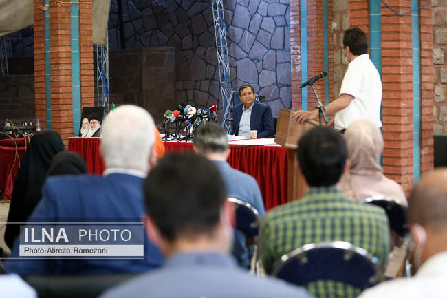 نشست عبدالناصر همتی با جمعی از نخبگان