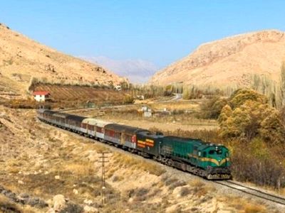 قطار تهران - ارومیه در ایستگاه گل‌تپه مراغه دچار نقص فنی شد