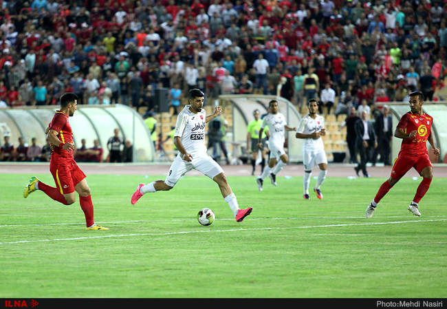 دیدار تیمهای پرسپولیس تهران و نفت تهران