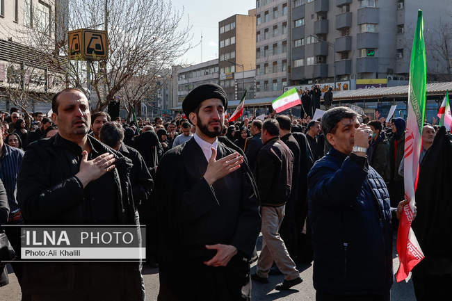 تجمع سوگواران رهبر شهید انقلاب در میدان انقلاب / ٢ 