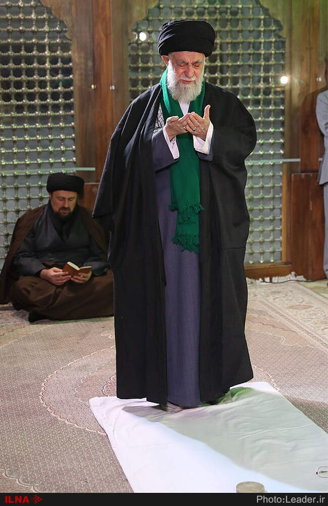 حضور رهبر انقلاب در مرقد مطهر امام راحل و گلزار شهدای بهشت زهرا(س)