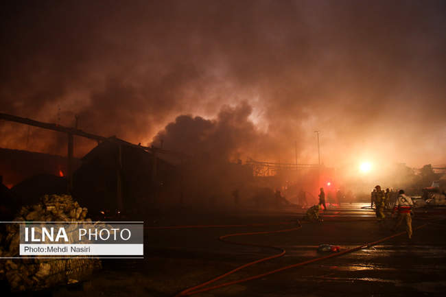 آتش‌سوزی در بارانداز ۱۲ هزار متری در شوش 