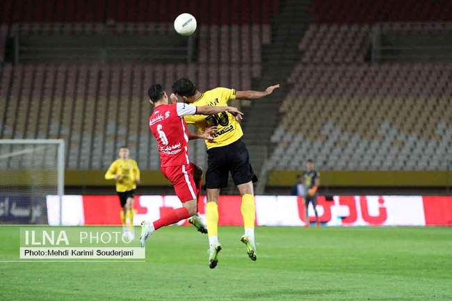 تساوی تیم فوتبال سپاهان اصفهان و پرسپولیس تهران 