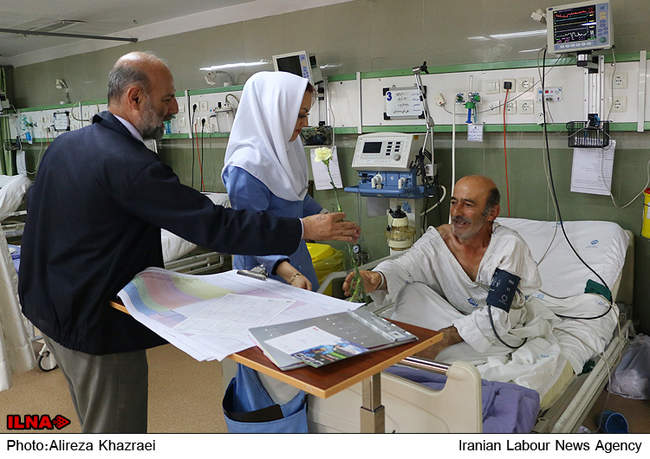 عیادت دبیرکل خانه کارگر از بیماران
