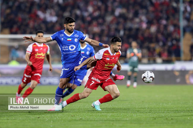 دیدار تیمهای فوتبال استقلال تهران و پرسپولیس تهران