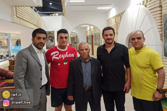 محمد نصیری اسطوره وزنه برداری ایران در جمع اهالی کشتی حضور پیدا کرد(گ