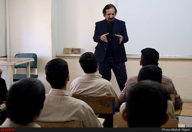 حضور مجید مجیدی در دبیرستان نظام مافی