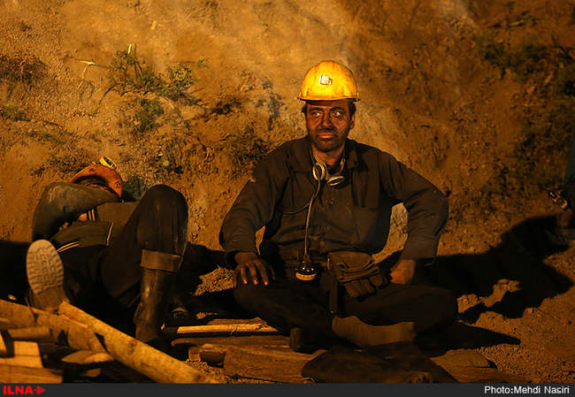 صنعتگران و معدن کاران در جای جای ایران مشغول کارند