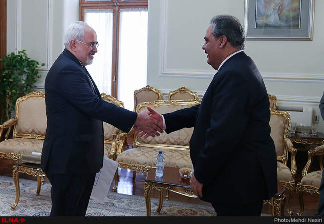 تقدیم استوارنامه آصف درانی سفیر جدید پاکستان به ظریف وزیر امورخارجه 