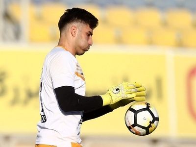 بازگشت دروازه بان سابق پرسپولیس به شاهین بوشهر