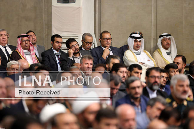 دیدار جمعی از مردم، مسئولان و مهمانان کنفرانس وحدت اسلامی با مقام مع