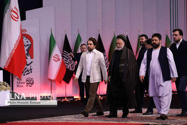 ادای احترام مهمانان و مسئولان خارجی به پیکر امام شهید/1