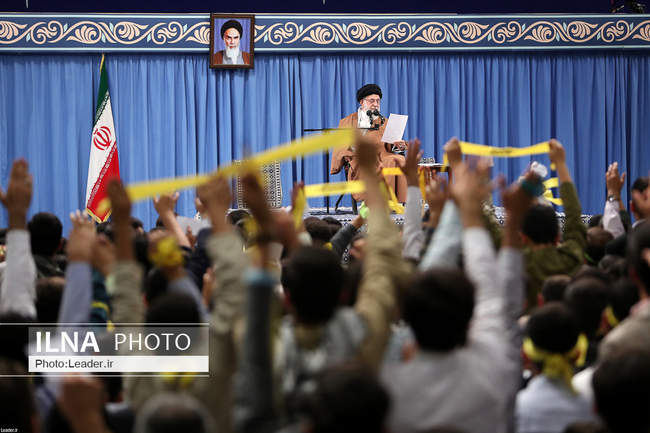 دیدار هزاران نفر از دانشجویان و دانش‌آموزان با رهبر معظم انقلاب اسل�