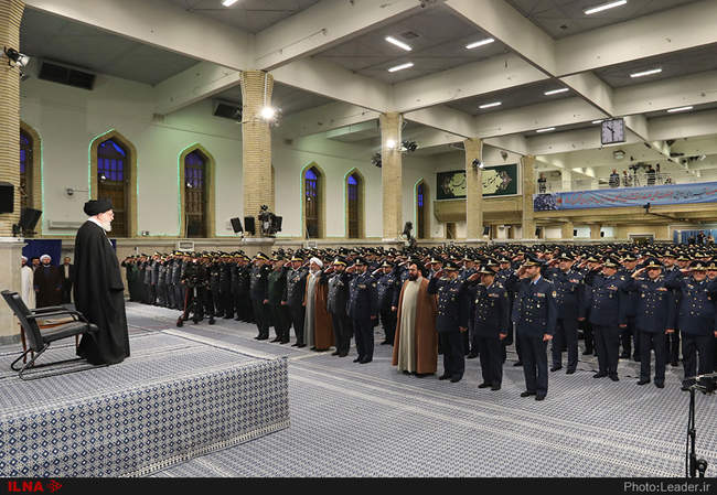 دیدار فرماندهان نیروی هوایی و پدافند هوایی ارتش با رهبر انقلاب
