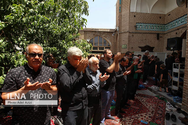 آیین نخلگردانی ظهر عاشورا در تفرش
