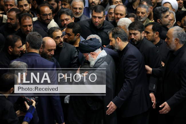 اقامه نماز رهبر معظم انقلاب بر پیکر رئیس جمهور و همراهان ایشان