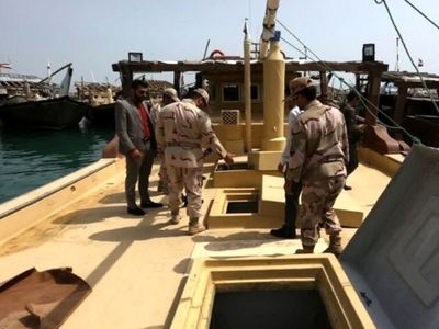 توقیف یک فروند شناور حامل پارچه قاچاق در آبراه اروند