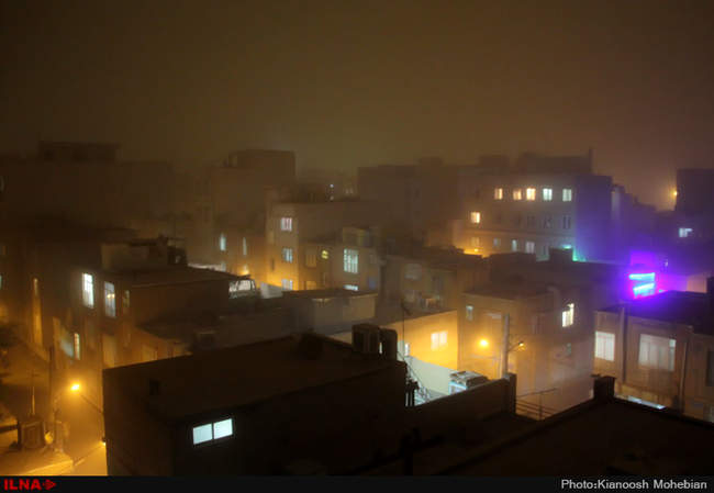 وقوع طوفان و گرد و خاک شدید در تهران