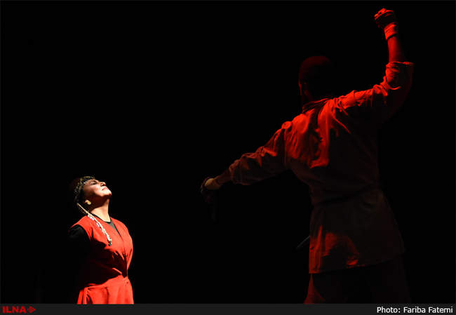 نمایش بوقلمون در تهران به روی صحنه رفت